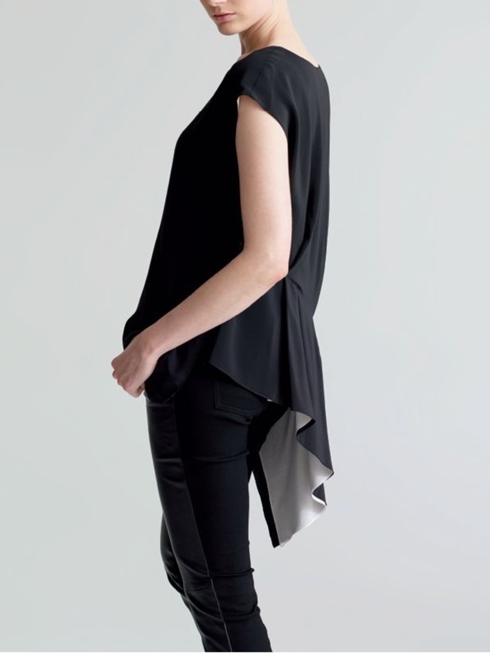EILEEN FISHER Black Soft White Silk Crepe Chine Asymmetrical Reversible Top XS